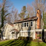 full view of home exterior